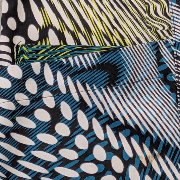 Barco One Scrub Top Womens XS Vibrant Geometric Print Green Blue Medical Vet - Picture 4 of 10